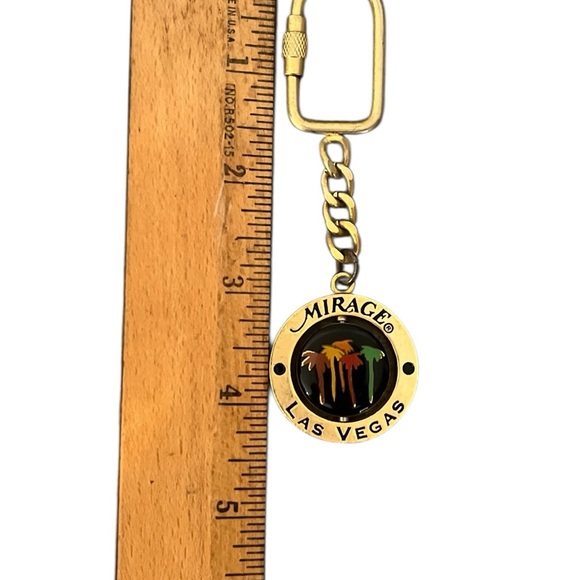VTG Mirage Hotel Casino Las Vegas Gold Tone Metal Collectible Keychain - Picture 7 of 8
